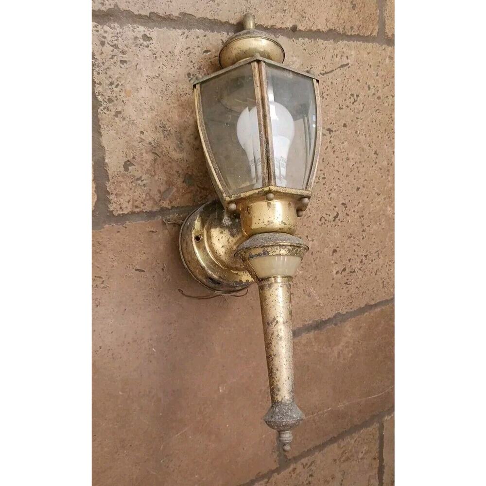 AGED BRASS Motion Outdoor Light Fixture Farmhouse Cottage Beachy Movie Set Prop